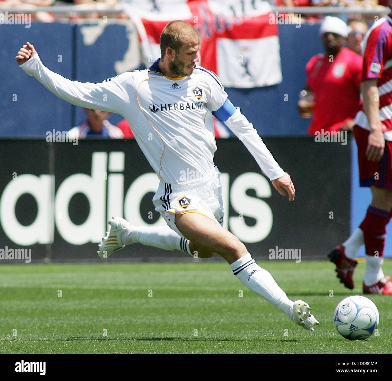 KEIN FILM, KEIN VIDEO, KEIN Fernsehen, KEIN DOKUMENTARFILM - David Beckham von Los Angeles Galaxy kontrolliert am 18. Mai 2008 im Pizza Hut Park in Frisco, TX, USA den Ball gegen den FC Dallas. Foto von Jeffery Washington/Fort Worth Star-Telegram/MCT/Cameleon/ABACAPRESS.COM Stockfoto