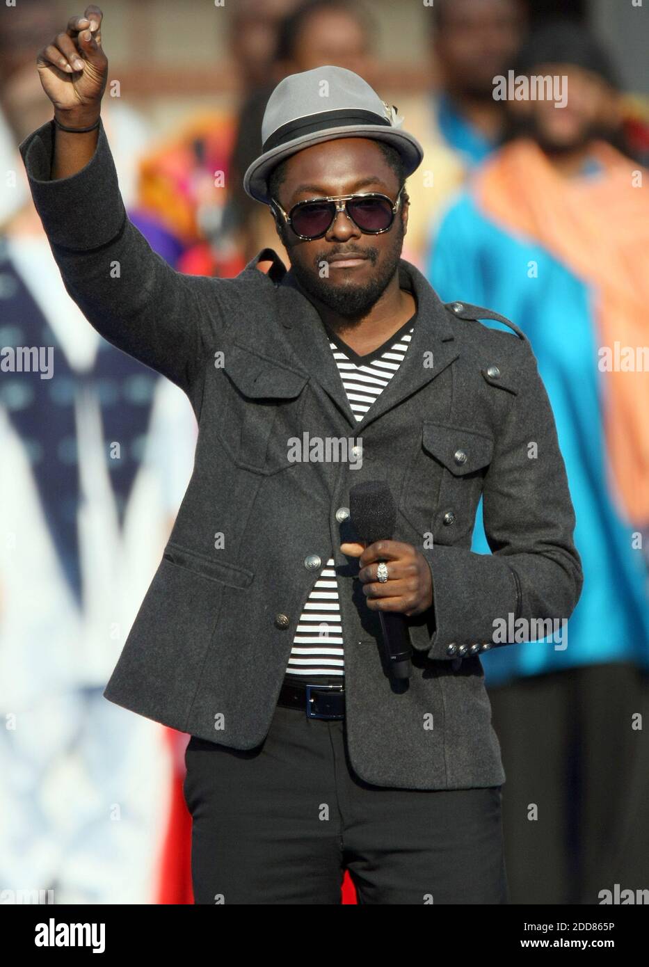 KEIN FILM, KEIN VIDEO, KEIN Fernsehen, KEIN DOKUMENTARFILM - Rap-Künstler und Produzent will.i.am tritt während der Democratic National Convention auf, um den Kandidaten Barack Obama im Mile High in Denver, CO, USA am Donnerstag, 28. August 2008 zu unterstützen. Foto von Brian Baer/Sacramento Bee/MCT/ABACAPRESS.COM Stockfoto