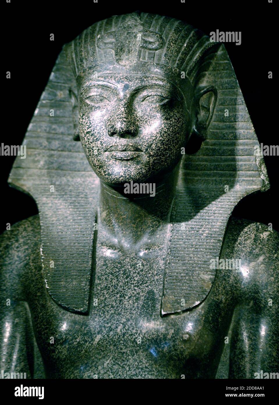 KEIN FILM, KEIN VIDEO, KEIN Fernsehen, KEIN DOKUMENTARFILM - EINE graue Granitstatue von Tutanchamun erscheint am Mittwoch, den 1. Oktober 2008, während einer Vorschau für die Ausstellung "Tutanchamun und das Goldene Zeitalter der Pharaonen" im Dallas Museum of Art in Dallas, TX, USA. Foto: Max Faulkner/Fort Worth Star-Telegram/MCT/ABACAPRESS.COM Stockfoto