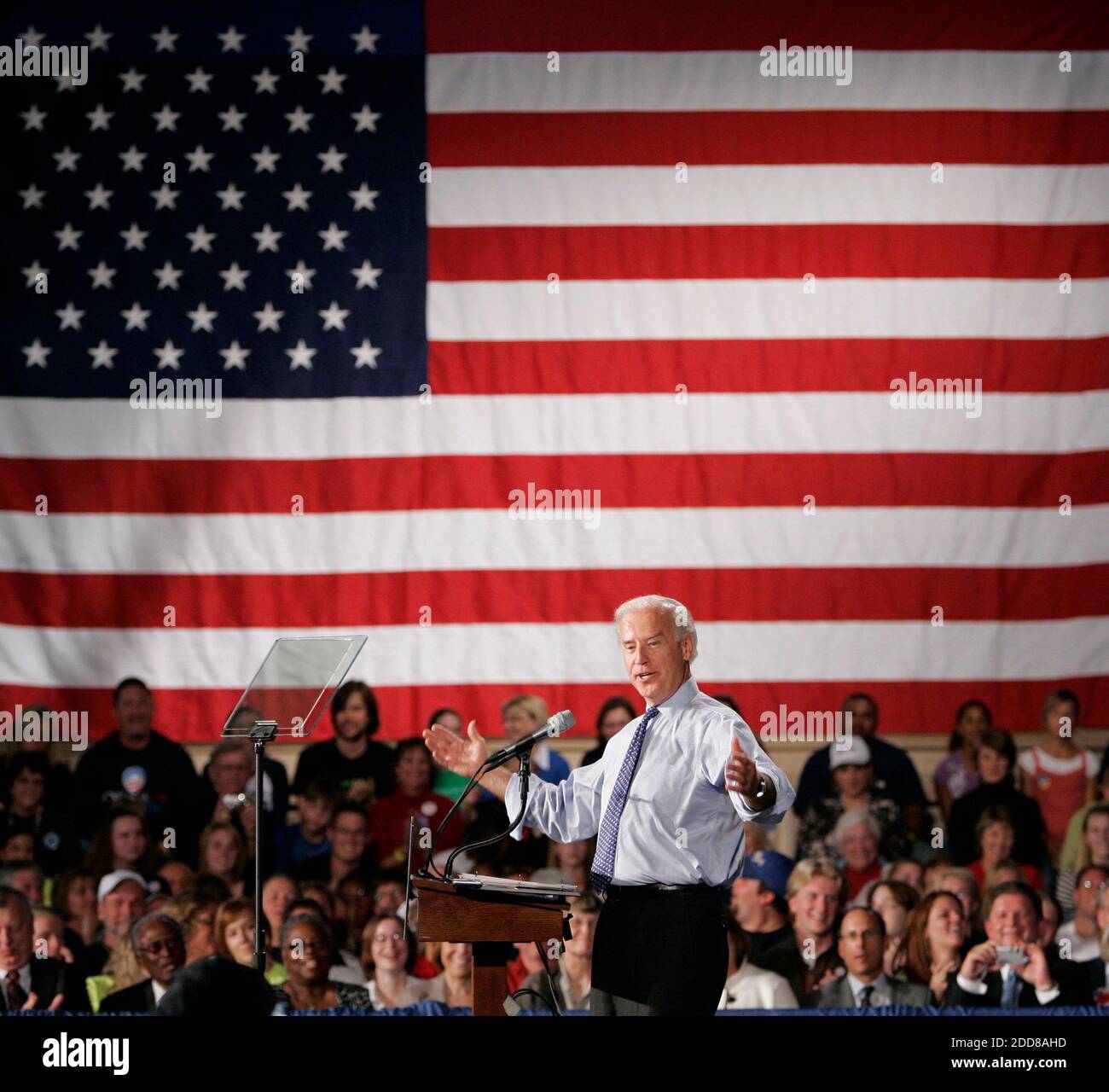 KEIN FILM, KEIN VIDEO, KEIN Fernsehen, KEIN DOKUMENTARFILM - der demokratische Vizepräsidentialkandidat Delaware Senator Joe Biden spricht bei einer Wahlkampfveranstaltung am William Jewell College in Liberty, MO, USA am Donnerstag, 9. Oktober 2008. Foto von Keith Myers/Kansas City Star/MCT/ABACAPRESS.COM Stockfoto