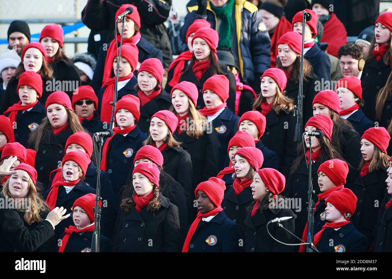 KEIN FILM, KEIN VIDEO, KEIN Fernsehen, KEIN DOKUMENTARFILM - EIN Chor tritt vor der Amtseinführung von Barack Obama als 44. US-Präsident in Washington, DC, USA am 20. Januar 2009 auf. Obama wird der erste afroamerikanische, der in das Amt des Präsidenten in der Geschichte der Vereinigten Staaten gewählt wird. Foto von Pool/MCT/ABACAPRESS.COM Stockfoto