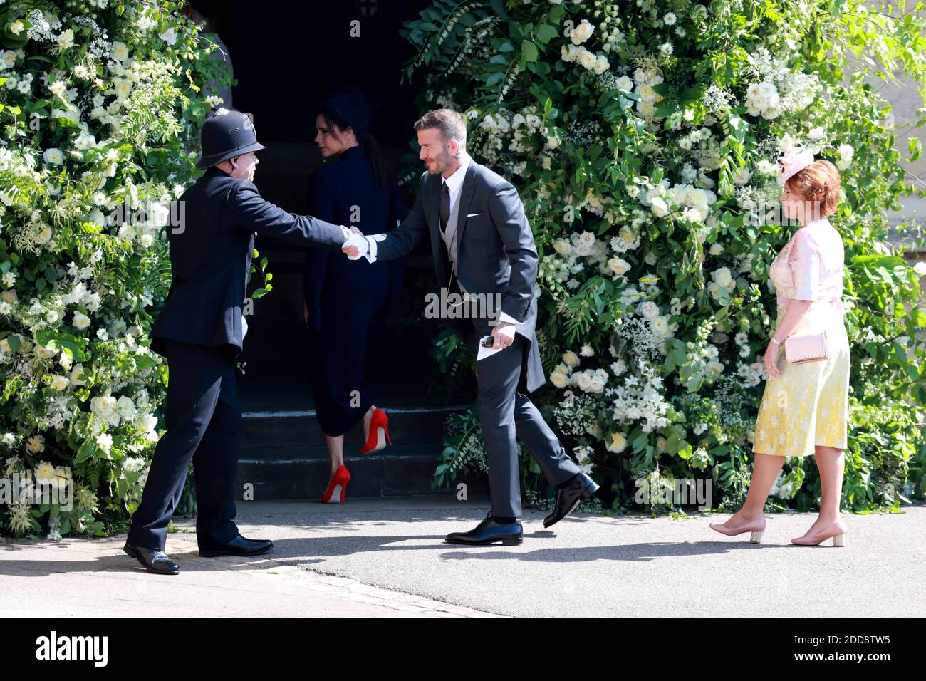 Die britische Modedesignerin Victoria Beckham (2-L) und ihr Ehemann, der ehemalige britische Fußballspieler David Beckham (2-R), kommen zur königlichen Hochzeitszeremonie von Großbritanniens Prinz Harry und Meghan Markle am 19. Mai 2018 in der St. George's Chapel in Windsor Castle, in Windsor, Großbritannien, an. Foto von Lauren Hurley/ABACAPRESS;COM Stockfoto