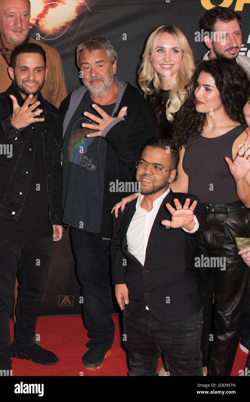 Filmemacher Luc Besson beschuldigt Vergewaltigung von der Schauspielerin Sand Van Roy - Luc Besson bei der Premiere von Taxi 5 mit Sand Van Roy Assistent im Grand Rex in Paris, Frankreich, am 8. April 2018. Foto von Alban Wyters/ABACAPRESS.COM Stockfoto