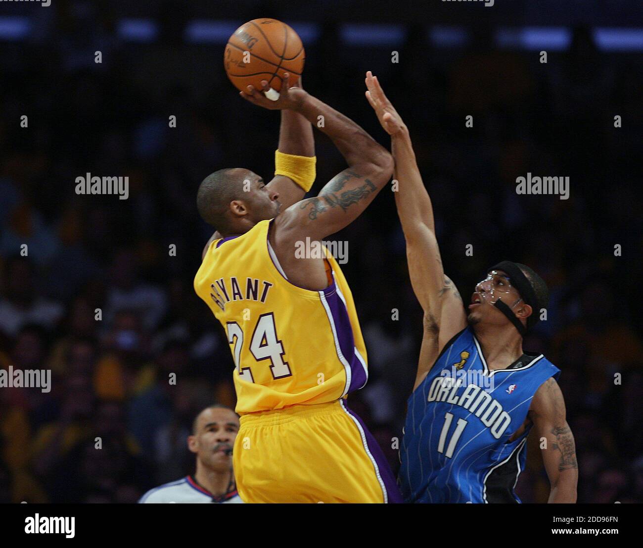 KEIN FILM, KEIN VIDEO, KEIN Fernsehen, KEINE DOKUMENTATION - Courtney Lee von Orlando Magic verteidigt am 4. Juni 2009 im ersten Quartal im Staples Center in Los Angeles, CA, USA, gegen die Los Angels Lakers Kobe Bryant. Lakers gewann 100-75. Foto von Gary W. Green/Orlando Sentinel/MCT/Cameleon/ABACAPRESS.COM Stockfoto