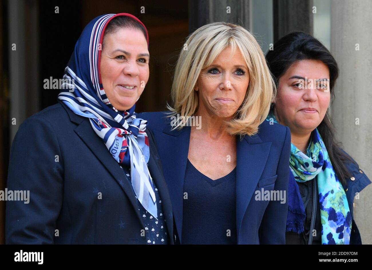 Die französische First Lady Brigitte Macron empfängt die Mutter des  Soldaten, der von mohamed Merah, Latifa Ibn Ziaten, von waz am 23. Mai 2018  im Elysée-Palast in Paris getötet wurde. Foto von