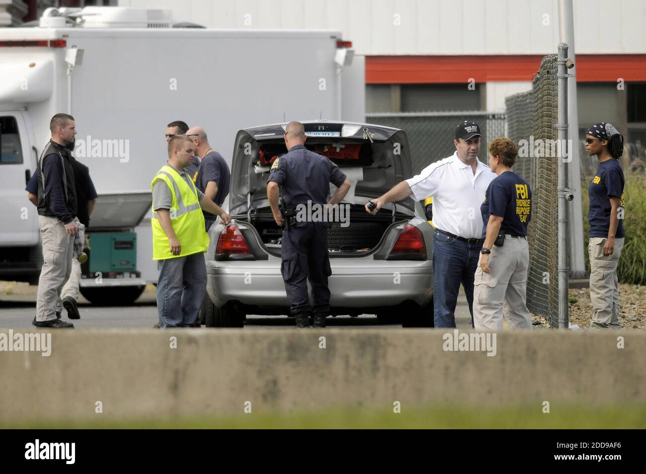 KEIN FILM, KEIN VIDEO, KEIN Fernsehen, KEINE DOKUMENTATION - das FBI Evidence Response Team kommt am 13. September 2009 vor Ort bei CRRA in New Haven, Connecticut, USA, als die Staatspolizei und das FBI im Fall der Vermissten von Yale-Studentin Annie Le untersuchen. Foto von John Woike/Hartford Courant/MCT/ABACAPRESS.COM Stockfoto