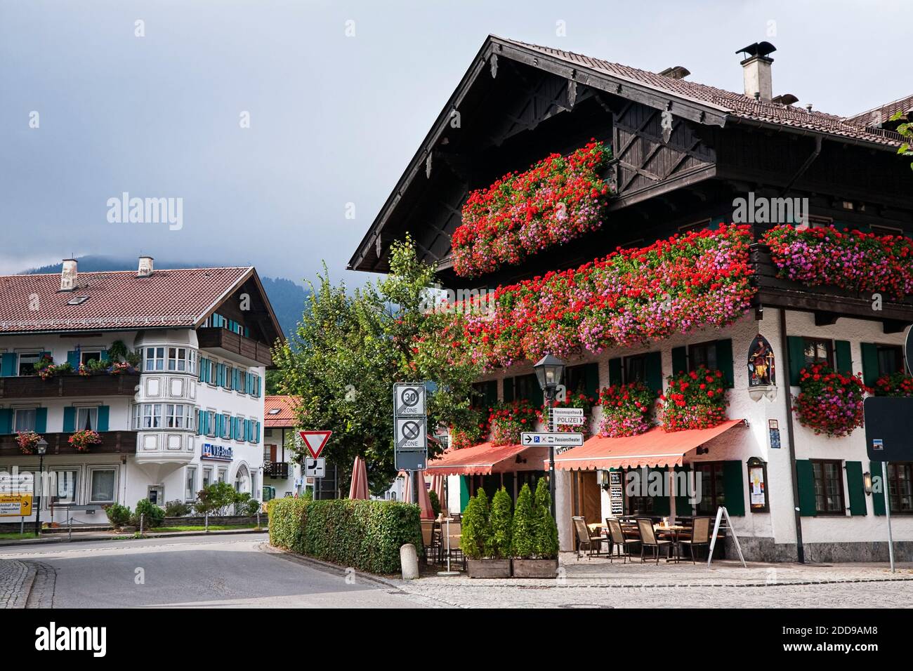Restaurant, Oberammergau, Garmisch-Partenkirchen, Oberbayern, Bayern, Deutschland Stockfoto
