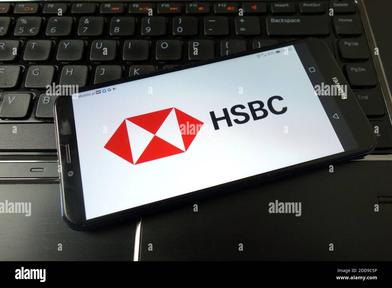 KONSKIE, POLEN - 21. Dezember 2019: HSBC Holdings plc Logo auf dem Handy angezeigt Stockfoto