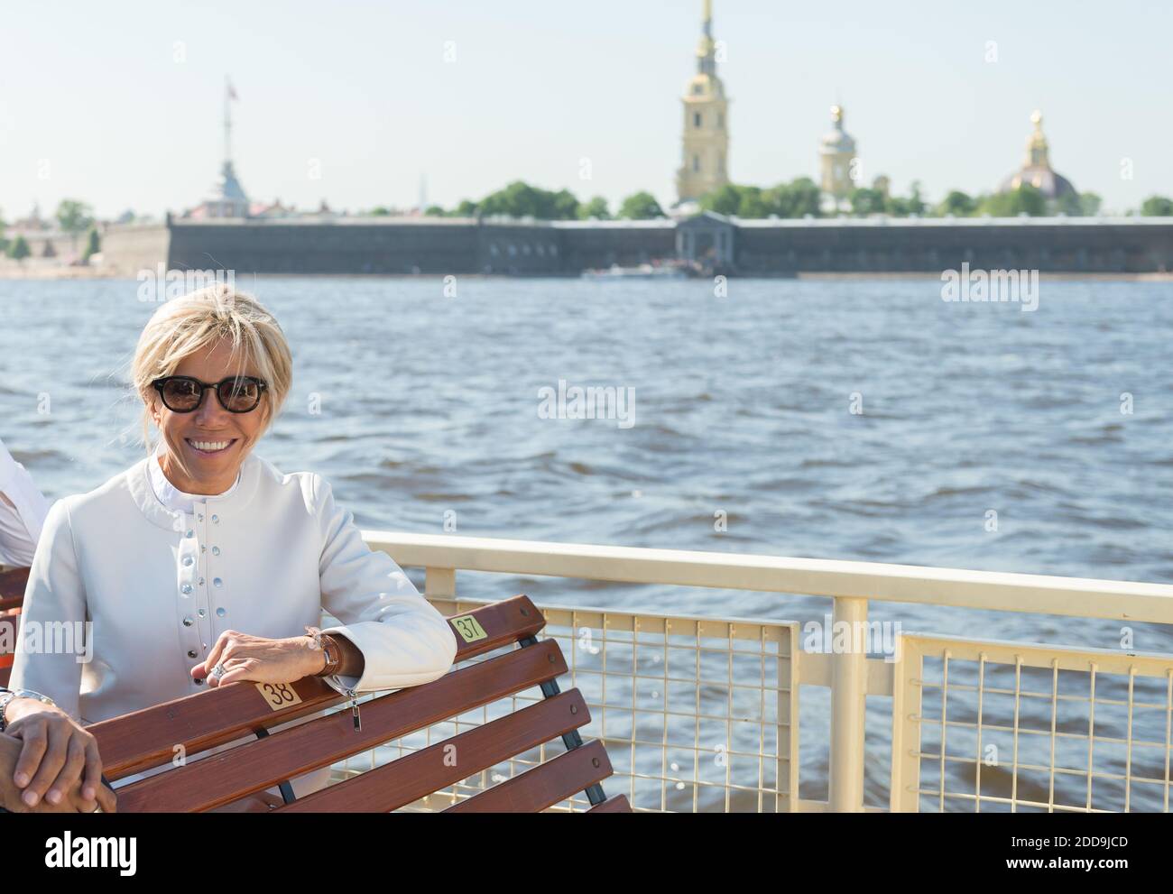 Brigitte Macron besucht die Stadt mit einem Flussboot in Sankt Petersburg, Russland am 25. Mai 2018. Foto von Jacques Witt/Pool / ABACAPRESS.COM Stockfoto