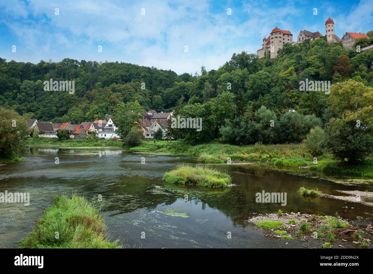 Harburger Schloss und Fluss der Wörnitz, romantische Straße, Harburg, Donau-Ries, Bayern, Deutschland Stockfoto