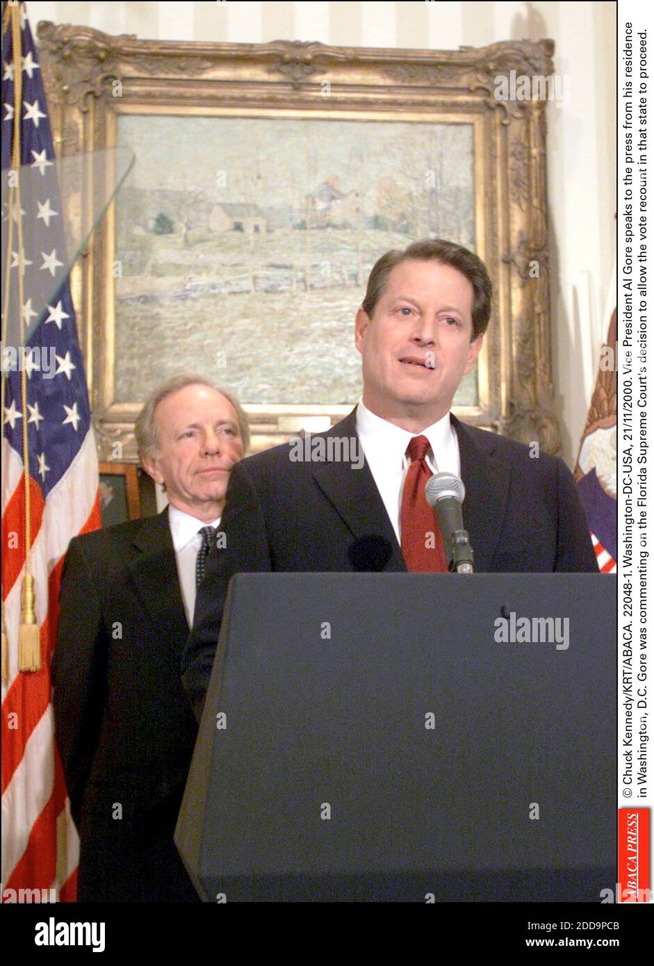 KEIN FILM, KEIN VIDEO, KEIN TV, KEIN DOKUMENTARFILM - © CHUCK KENNEDY/KRT/ABACA. 22048-1. Washington-DC-USA, 21/11/2000. Vizepräsident Al Gore spricht mit der Presse von seinem Wohnsitz in Washington, D.C. Gore kommentierte die Entscheidung des Obersten Gerichtshofs von Florida, die Stimmnachzählung in diesem Staat zu ermöglichen, zu befürworten Stockfoto