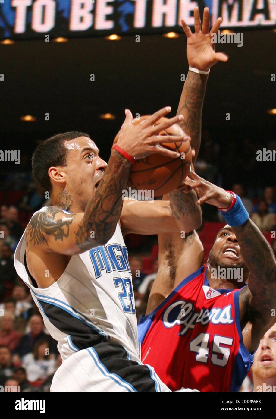 KEIN FILM, KEIN VIDEO, KEIN Fernsehen, KEINE DOKUMENTATION - Orlando Magic Forward Matt Barnes (22) fährt am 9. März 2010 bei einem NBA-Spiel in der Amway Arena in Orlando, FL, USA, an Los Angeles vorbei. Foto von Stephen M. Dowell/Orlando Sentinel/MCT/Cameleon/ABACAPRESS.COM Stockfoto