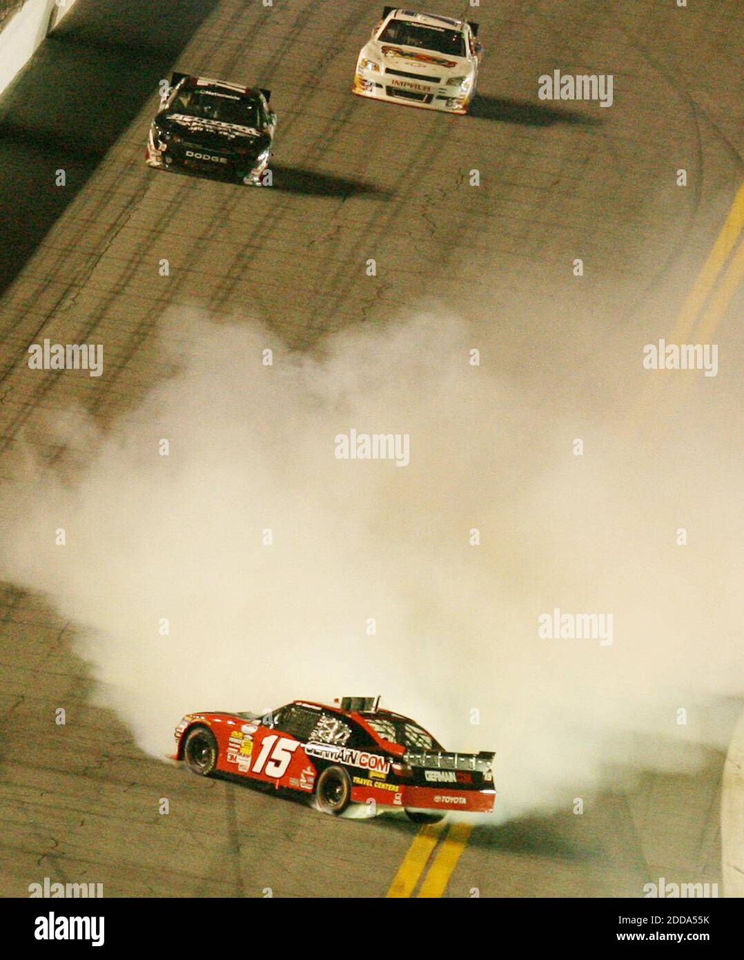 KEIN FILM, KEIN VIDEO, KEIN Fernsehen, KEINE DOKUMENTATION - Michael Annett dreht sich während der Subway Jalapeno 250 auf dem Daytona International Speedway in Daytona Beach, FL, USA am 2. Juli 2010. Foto von Stephen M. Dowell/Orlando Sentinel/MCT/Cameleon/ABACAPRESS.COM Stockfoto