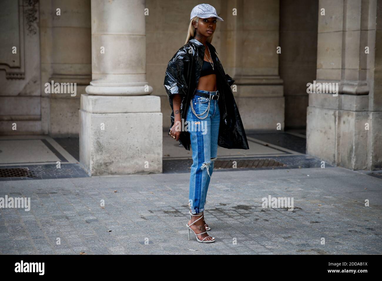 Street Style, Siobhan Bell bei der Louis Vuitton Frühjahr-Sommer 2019 Herrenmode Show im Palais Royal in Paris, Frankreich, am 21. Juni 2018. Foto von Marie-Paola Bertrand-Hillion/ABACAPRESS.COM Stockfoto