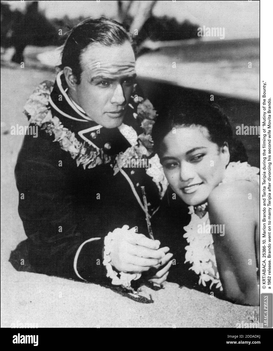 KEIN FILM, KEIN VIDEO, KEIN TV, KEIN DOKUMENTARFILM - © KRT/ABACA. 25386-10. Marlon Brando und Tarita Teripia während der Dreharbeiten zu Mutiny of the Bounty, einer Veröffentlichung von 1962. Brando heiratete Teripia, nachdem er sich von seiner zweiten Frau Movita Brando scheiden ließ. Stockfoto