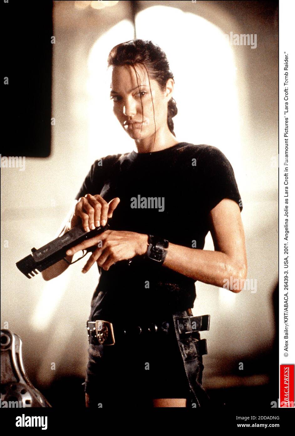 KEIN FILM, KEIN VIDEO, KEIN TV, KEIN DOKUMENTARFILM - © ALEX BAILEY/KRT/ABACA. 26439-3. USA, 2001. Angelina Jolie als Lara Croft in Paramount Pictures' Lara Croft: Tomb Raider. Stockfoto