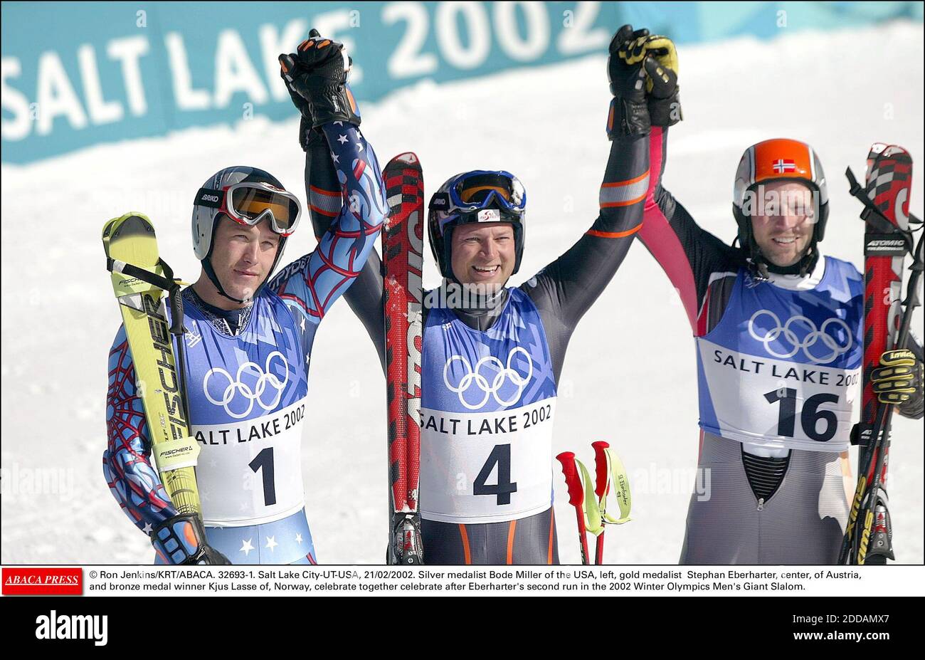 KEIN FILM, KEIN VIDEO, KEIN TV, KEIN DOKUMENTARFILM - © RON JENKINS/KRT/ABACA. 32693-1. Salt Lake City-UT-USA, 21/02/2002. Silbermedaillengewinner Bode Miller aus den USA, links, Goldmedaillengewinner Stephan Eberharter, Mitte, Österreich, und Bronzemedaillengewinner Kjus Lasse of, Norwegen, feiern gemeinsam nach Eber feiern Stockfoto