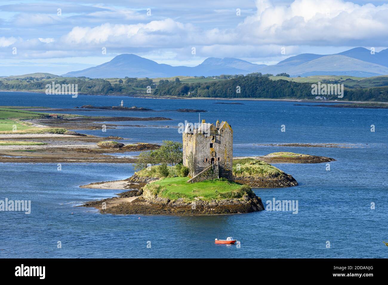 Großbritannien, Schottland, Luftaufnahme von Castle Stalker und Loch Linnhe Stockfoto