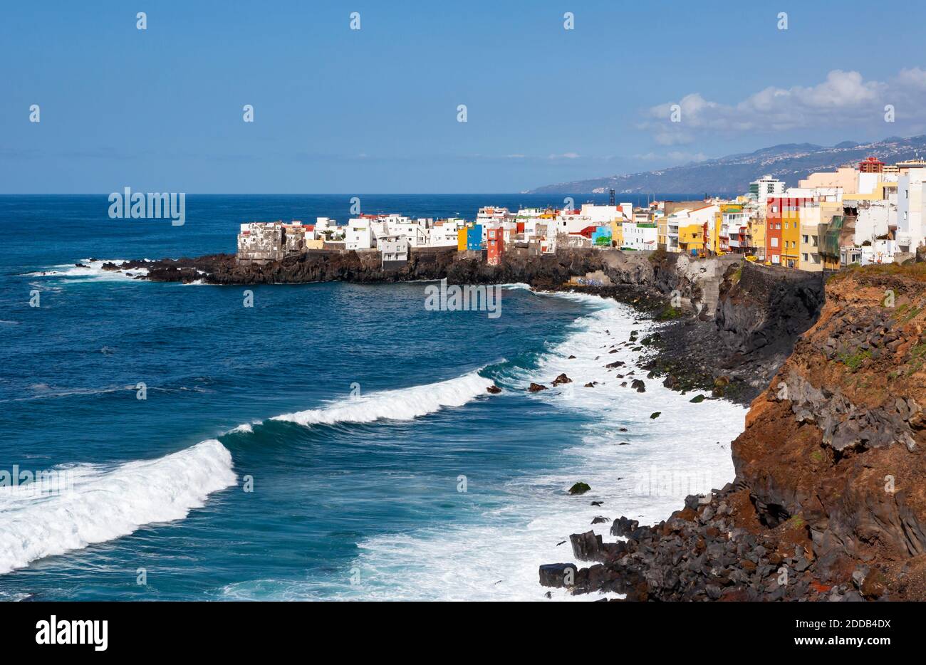 Spanien, Provinz Santa Cruz de Tenerife, Puerto de la Cruz, Küstenhäuser Stockfoto