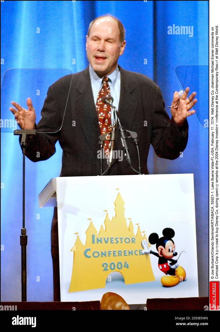 KEIN FILM, KEIN VIDEO, KEIN Fernsehen, KEIN DOKUMENTARFILM - © Joe Burbank/Orlando Sentinel/KRT/ABACA. 55921-1. Lake Buena Vista-FL-USA, 11. Februar 2004. Walt Disney Co. Chairman Michael Eisner kommentiert Comcast Corp. Vorschlag, Disney Co. Während der Eröffnungsrede auf der Disney Investorenkonferenz 2004 A zu kaufen Stockfoto