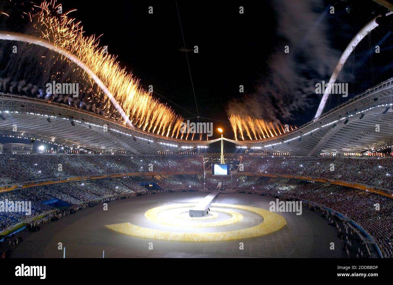 KEIN FILM, KEIN VIDEO, KEIN Fernsehen, KEIN DOKUMENTARFILM - Stadion während der Abschlusszeremonie der Olympischen Spiele 2004 in Athen-Griechenland, am Sonntag, 29. August 2004. Foto von Patrick Schneider/Charlotte Observer/KRT/ABACA. Stockfoto