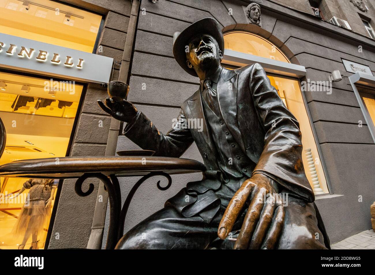 Bronzeskulptur zu Ehren des polnischen Architekten Wladyslaw Horodetski. Arbeit von Wolodymyr Schtschur, Kiew, Ukraine Stockfoto
