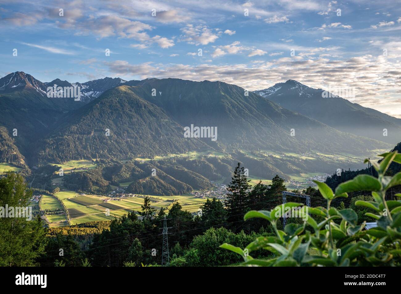 Europäische Alpen im Sommer Stockfoto