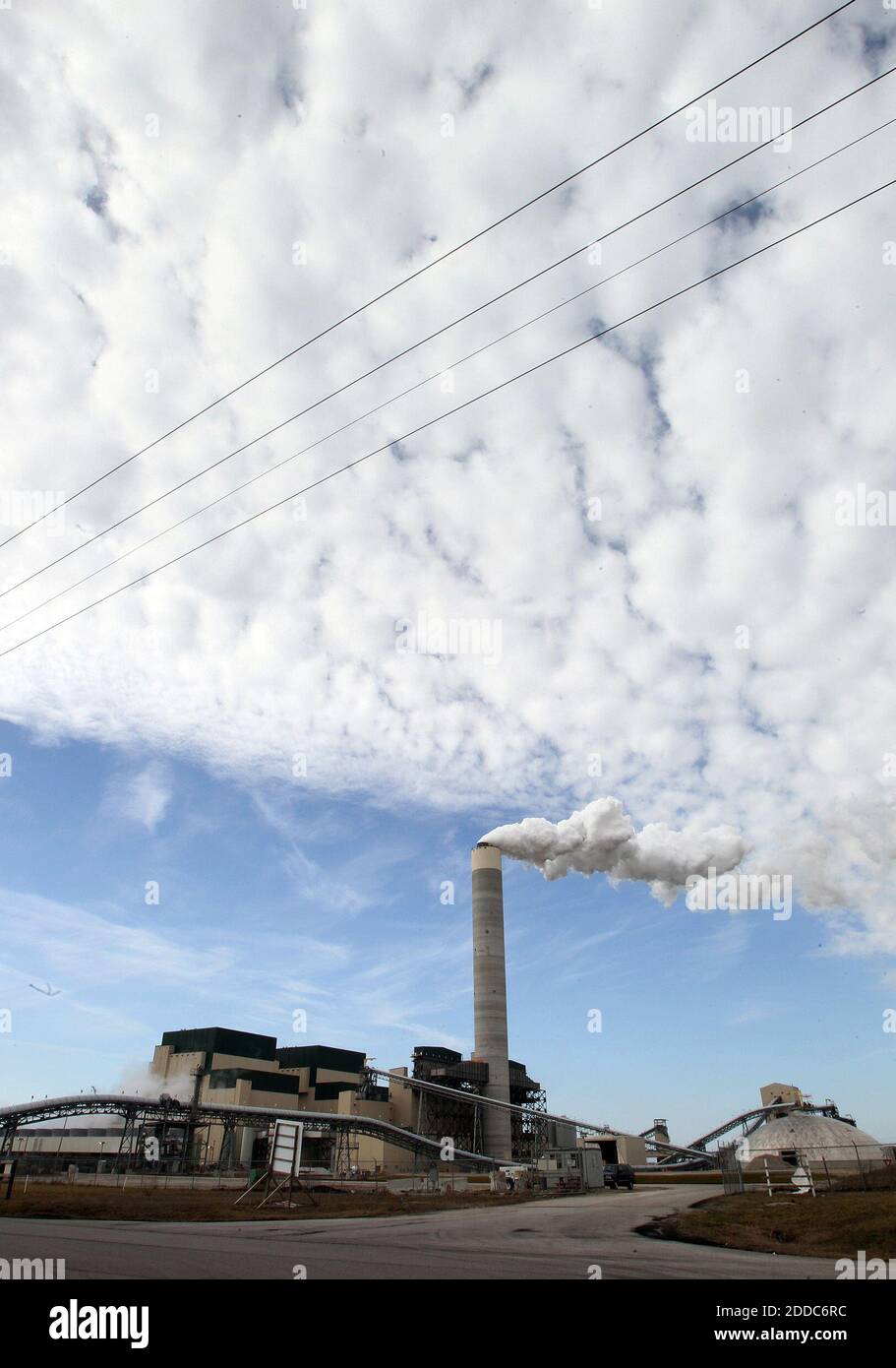 KEIN FILM, KEIN VIDEO, KEIN Fernsehen, KEIN DOKUMENTARFILM - Illinois Prairie State Anlage ist fast bereit, Strom zu produzieren, beginnt ein Leben der Verbrennung von Kohle, die voraussichtlich bis mindestens die 2040er Jahre dauern. Das größte Kohlekraftwerk, das in den USA in den letzten 30 Jahren gebaut wurde, beginnt mit der Stromerzeugung zu einer Zeit, in der Energieunternehmen aufgrund wirtschaftlicher Faktoren bei den meisten neuen Anlagen Erdgas anstelle von Kohle einsetzen. Foto von Tim Vizer/Belleville News-Democrat/MCT/ABACAPRESS.COM Stockfoto