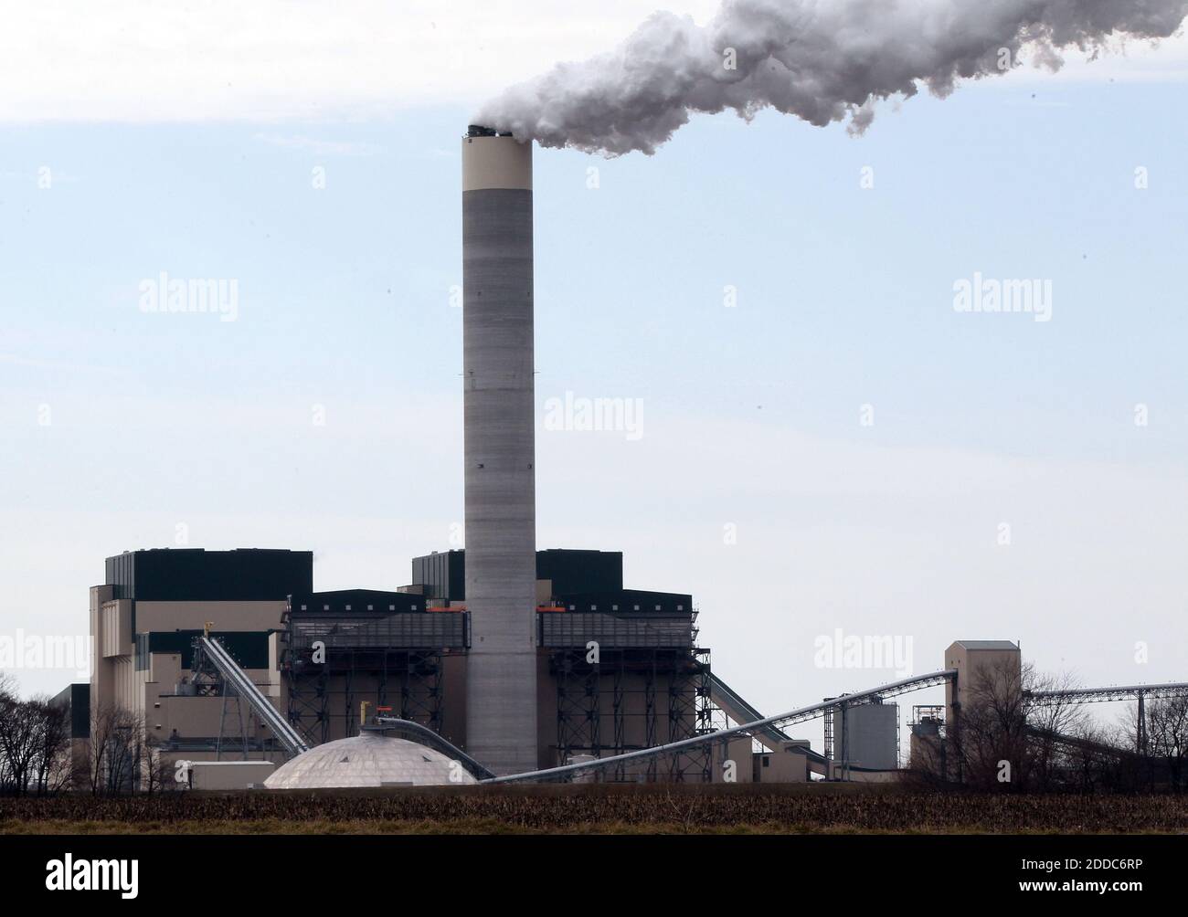 KEIN FILM, KEIN VIDEO, KEIN Fernsehen, KEIN DOKUMENTARFILM - Illinois Prairie State Anlage ist fast bereit, Strom zu produzieren, beginnt ein Leben der Verbrennung von Kohle, die voraussichtlich bis mindestens die 2040er Jahre dauern. Das größte Kohlekraftwerk, das in den USA in den letzten 30 Jahren gebaut wurde, beginnt mit der Stromerzeugung zu einer Zeit, in der Energieunternehmen aufgrund wirtschaftlicher Faktoren bei den meisten neuen Anlagen Erdgas anstelle von Kohle einsetzen. Foto von Tim Vizer/Belleville News-Democrat/MCT/ABACAPRESS.COM Stockfoto