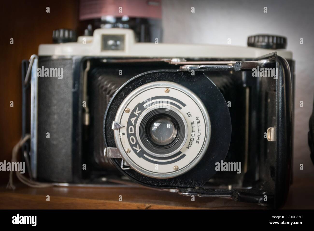 Kodak Balgen Fotokamera, Modell Kodette iii Shutter Junior 1, hergestellt in England im Jahr 1950. Stockfoto