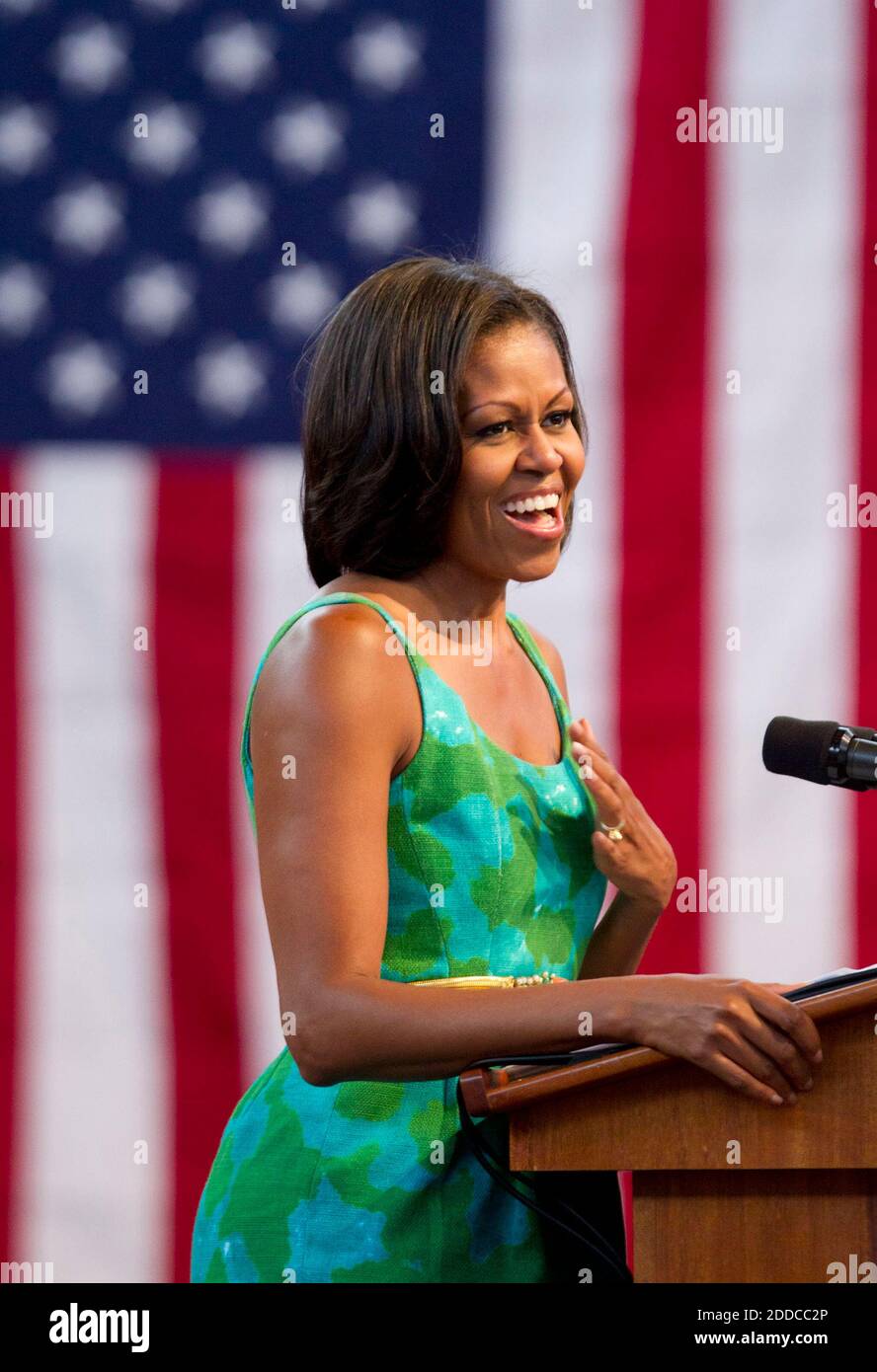 KEIN FILM, KEIN VIDEO, KEIN Fernsehen, KEINE DOKUMENTATION - First Lady Michelle Obama sprach mit Unterstützern und Freiwilligen an der Barbara Goleman High School, Dienstag, 10. Juli 2012, in Miami, Florida, USA. Foto von C.W. Griffin/Miami Herald/MCT/ABACAPRESS.COM Stockfoto