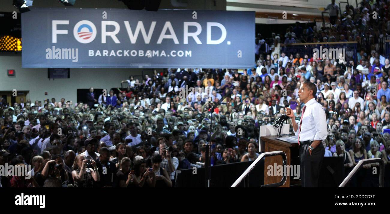 KEIN FILM, KEIN VIDEO, KEIN Fernsehen, KEIN DOKUMENTARFILM - Präsident Barack Obama spricht während einer Kundgebung am Rollins College im Winter Park, Forida, USA, Donnerstag, 2. August 2012, an die Unterstützer. Foto von Joe Burbank/Orlando Sentinel/MCT/ABACAPRESS.COM Stockfoto