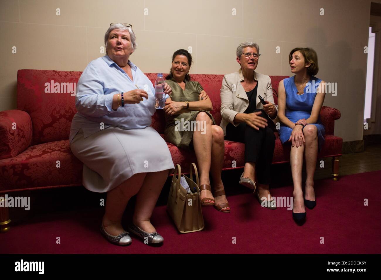 Jacqueline Gourault, Agnès Buzyn, Geneviève Darrieussecq, Florence Parly in Versailles. Der französische Präsident Emmanuel Macron spricht am 9. Juli 2018 im Plenarsaal des Kongresses im Schloss von Versailles, außerhalb von Paris, über einen Sonderkongress, auf dem die beiden Parlamentsgebäude (Nationalversammlung und Senat) versammelt sind. Der französische Präsident wird heute das französische Parlament im opulenten Schloss Versailles zu einer jährlichen Ansprache über seine Pläne zur Überholung großer Teile der französischen Gesellschaft und Institutionen versammeln. Foto von Raphaël Lafargue/ABACAPRESS.COM Stockfoto