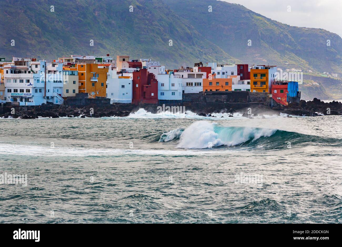 Spanien, Provinz Santa Cruz de Tenerife, Puerto de la Cruz, Küstenhäuser Stockfoto