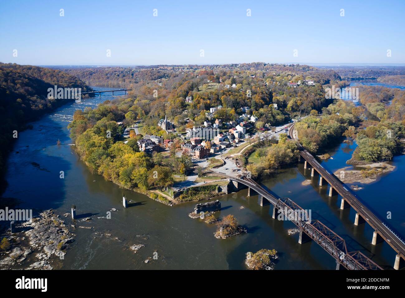 USA, West Virginia, Harpers Ferry, Luftansicht der Stadt am Zusammenfluss der Potomac und Shenandoah Flüsse Stockfoto