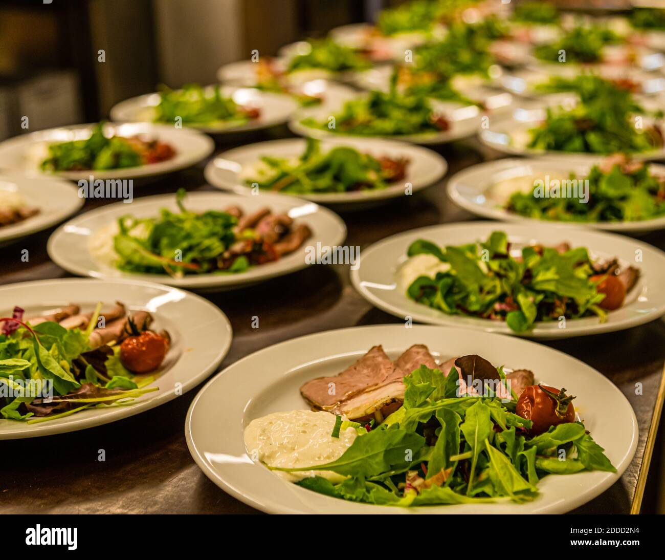 Ländliche Gerichte bei einem bayerischen Volksfest in Schrobenhausen, Deutschland Stockfoto