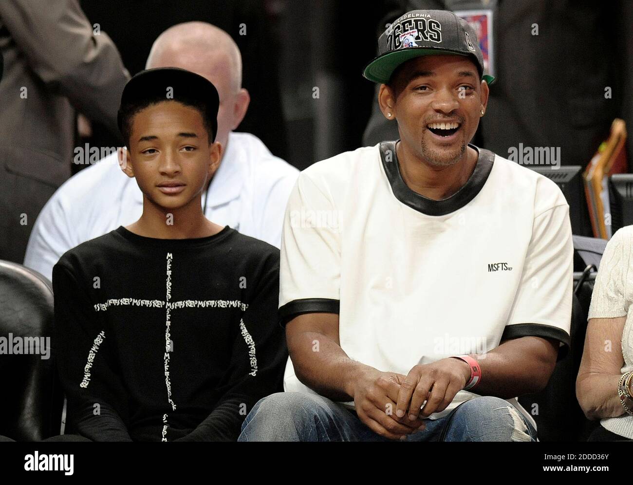 KEIN FILM, KEIN VIDEO, KEIN Fernsehen, KEINE DOKUMENTATION - will Smith und sein Sohn Jaden sehen Spiel 5 der NBA Eastern Conference Playoffs zwischen dem Miami Heat und den Chicago Bulls in der AmericanAirlines Arena in Miami, FL, USA am 15. Mai 2013. Foto von Michael Laughlin/Sun Sentinel/MCT/ABACAPRESS.COM Stockfoto