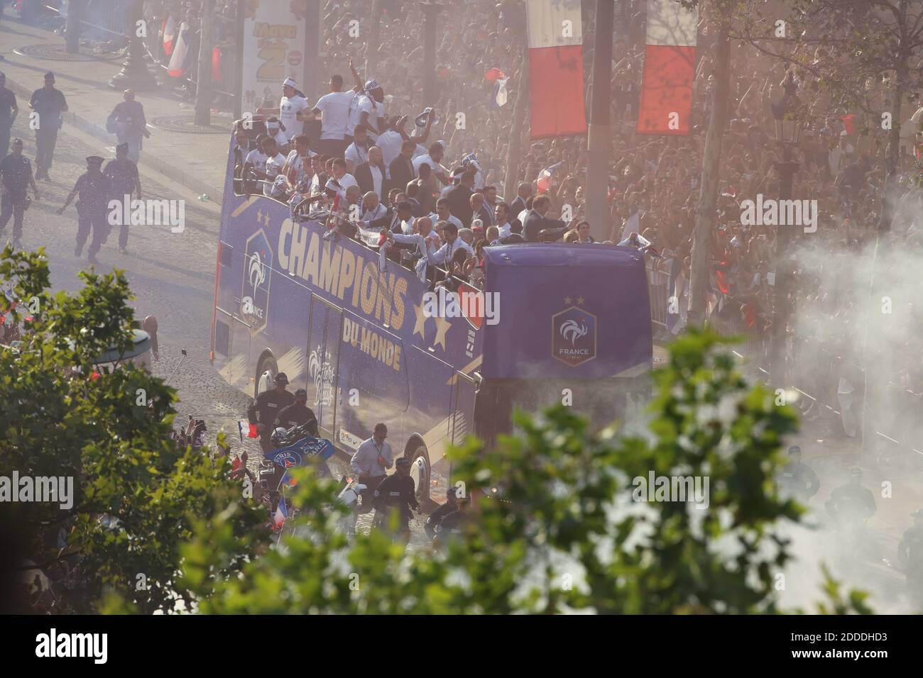 Die Parade der französischen Fußballmannschaft nach der FIFA-Weltmeisterschaft 2018 auf den Champs-Elysées in Paris, Frankreich am 16. Juli 2018. Foto von Jerome Domine/ABACAPRESS.COM Stockfoto