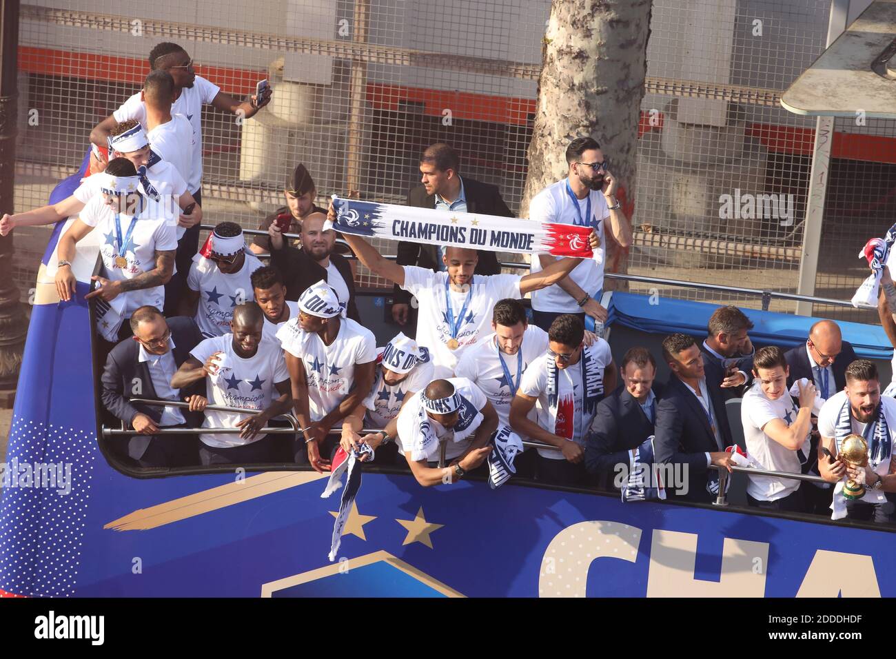 Die Parade der französischen Fußballmannschaft nach der FIFA-Weltmeisterschaft 2018 auf den Champs-Elysées in Paris, Frankreich am 16. Juli 2018. Foto von Jerome Domine/ABACAPRESS.COM Stockfoto