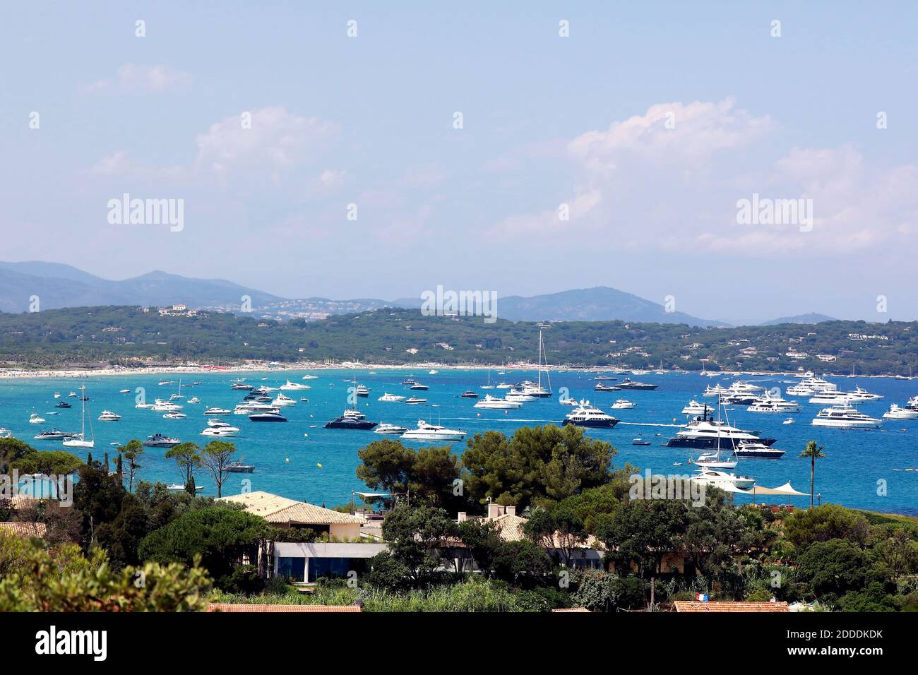 Vue generale de la baie de Pampelonne, Saint-Tropez, Frankreich, le 12 juillet 2018. Le conseil municipal de Ramatuelle a vote, ce lundi 16 juillet, les delegations des lots de Plage pour les Futures conzessionen. Les elus ont procede a un vote a Bulletin secret afin de valider l'attribution des lots de Plage, sur une Plage de Pampelonne reconfiguree pour repondre au Schema d’amenmanagement. Foto von ABACAPRESS.COM Stockfoto