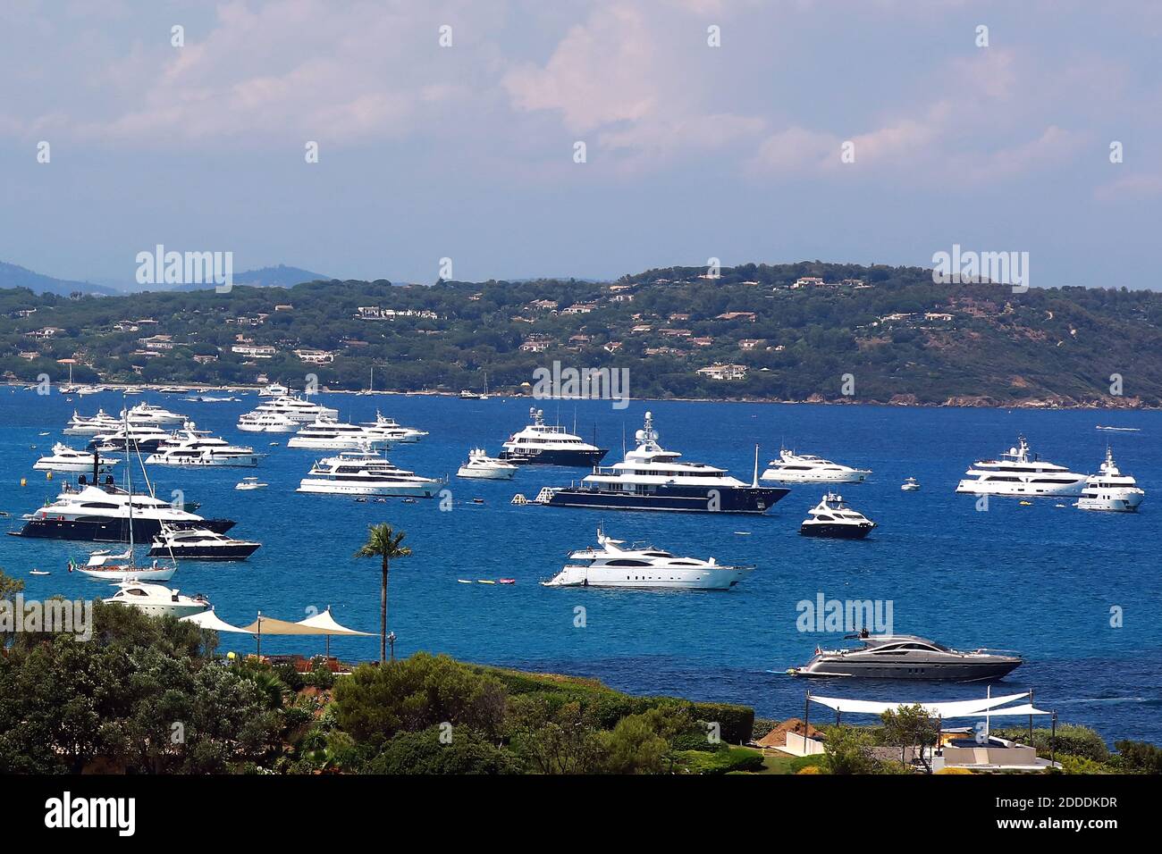 Vue generale de la baie de Pampelonne, Saint-Tropez, Frankreich, le 12 juillet 2018. Le conseil municipal de Ramatuelle a vote, ce lundi 16 juillet, les delegations des lots de Plage pour les Futures conzessionen. Les elus ont procede a un vote a Bulletin secret afin de valider l'attribution des lots de Plage, sur une Plage de Pampelonne reconfiguree pour repondre au Schema d’amenmanagement. Foto von ABACAPRESS.COM Stockfoto