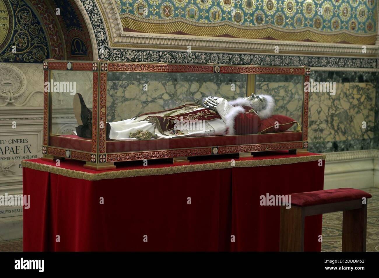 Roma, Rom, Basilica Papale di San Lorenzo fuori le mura; Sankt Laurentius vor den Mauern; Grab - Reliquien des seligen Papstes. Pius IX. Relikte von Papst Pius IX Stockfoto