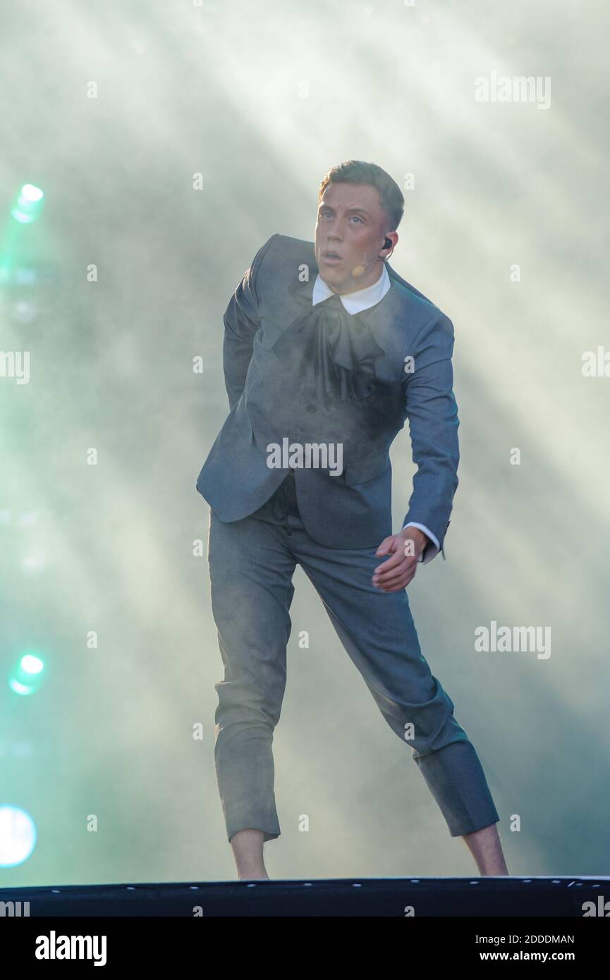 Der belgische Musiker Loic Nottet spielt live beim Les Francofolies Musikfestival in La Rochelle, westlich von Frankreich, am 11. Juli 2018. Foto von Arnault Serriere/ABACAPRESS.COM Stockfoto