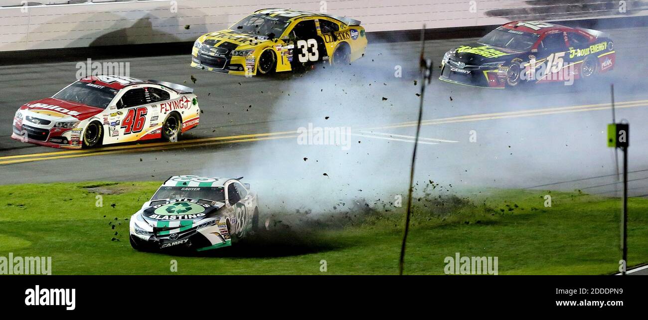 KEIN FILM, KEIN VIDEO, KEIN TV, KEIN DOKUMENTARFILM - Johnny Sauter spins kommt im Tri-oval während Budweiser Duel #1 auf Daytona International Speedway in Daytona Beach, FL, USA am 19. Februar 2015. Foto von Joe Burbank/Orlando Sentinel/TNS/ABACAPRESS.COM Stockfoto