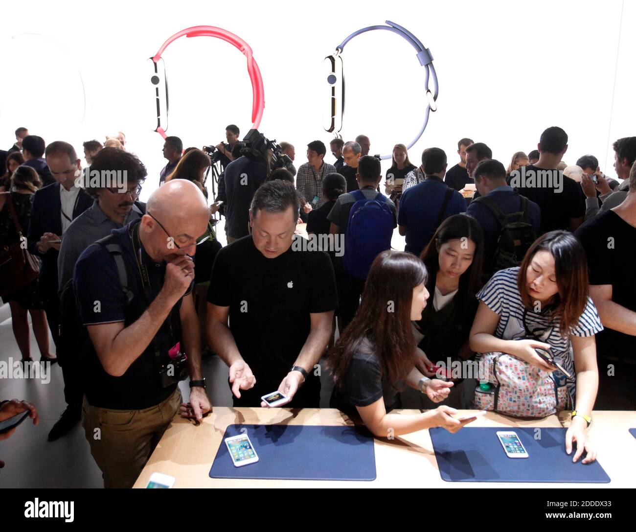 KEIN FILM, KEIN VIDEO, KEIN TV, KEINE DOKUMENTATION - Neue Apple-Produkte, einschließlich iPads und Apple Watches, werden im Bill Graham Civic Auditorium in San Francisco nach dem Medienevent des Unternehmens am Mittwoch, 9. September 2015, gezeigt. Foto von Karl Mondon/Bay Area News Group/TNS/ABACAPRESS.COM Stockfoto