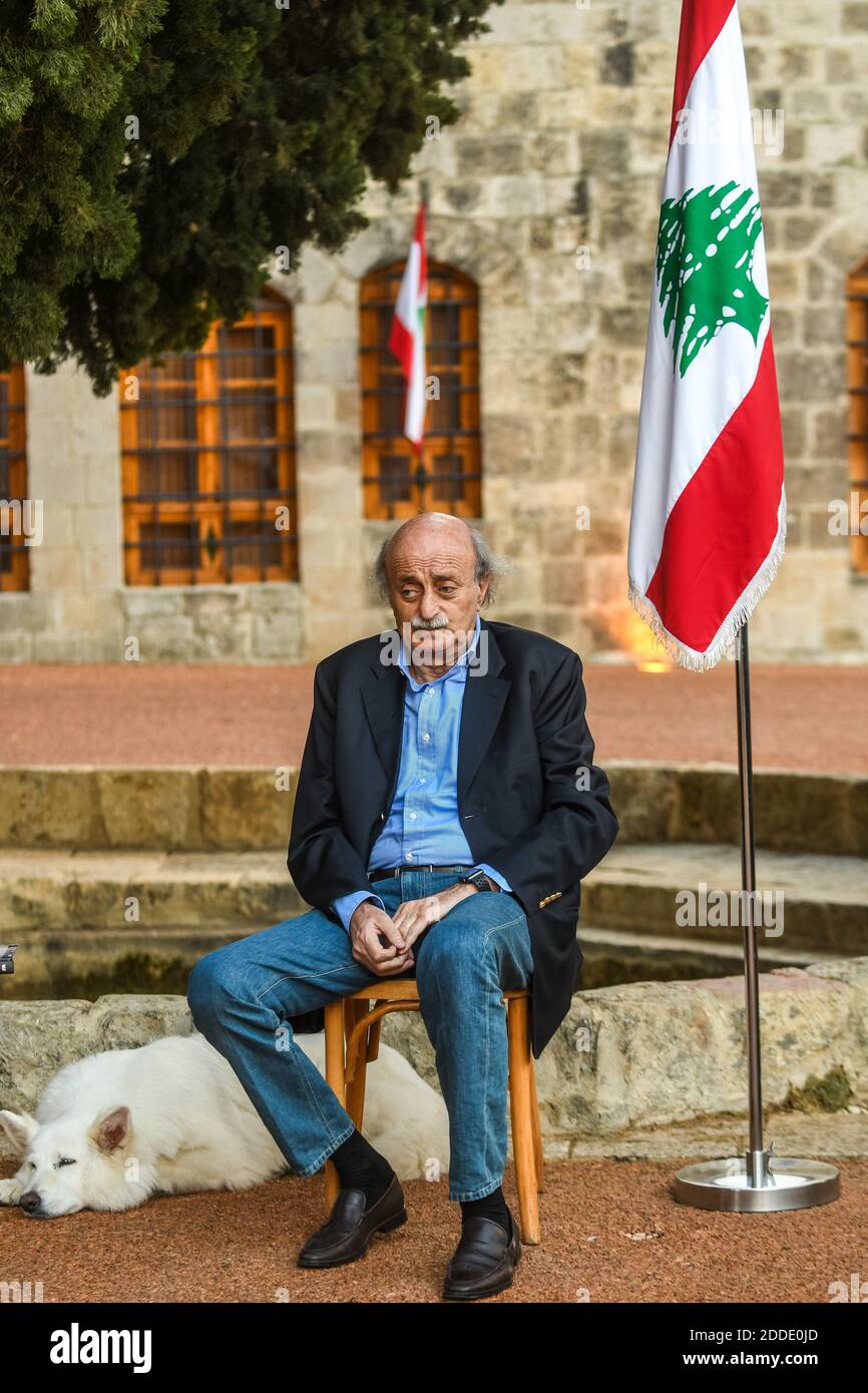 Drusenführer Walid Jumblatt sah, wie er am 30. Juli 2018 in Mukhtara, südöstlich von Beirut, Libanon, auf den ehemaligen französischen Präsidenten Nicolas Sarkozy wartete. Foto von Ammar Abd Rabbo/ABACAPRESS.COM Stockfoto