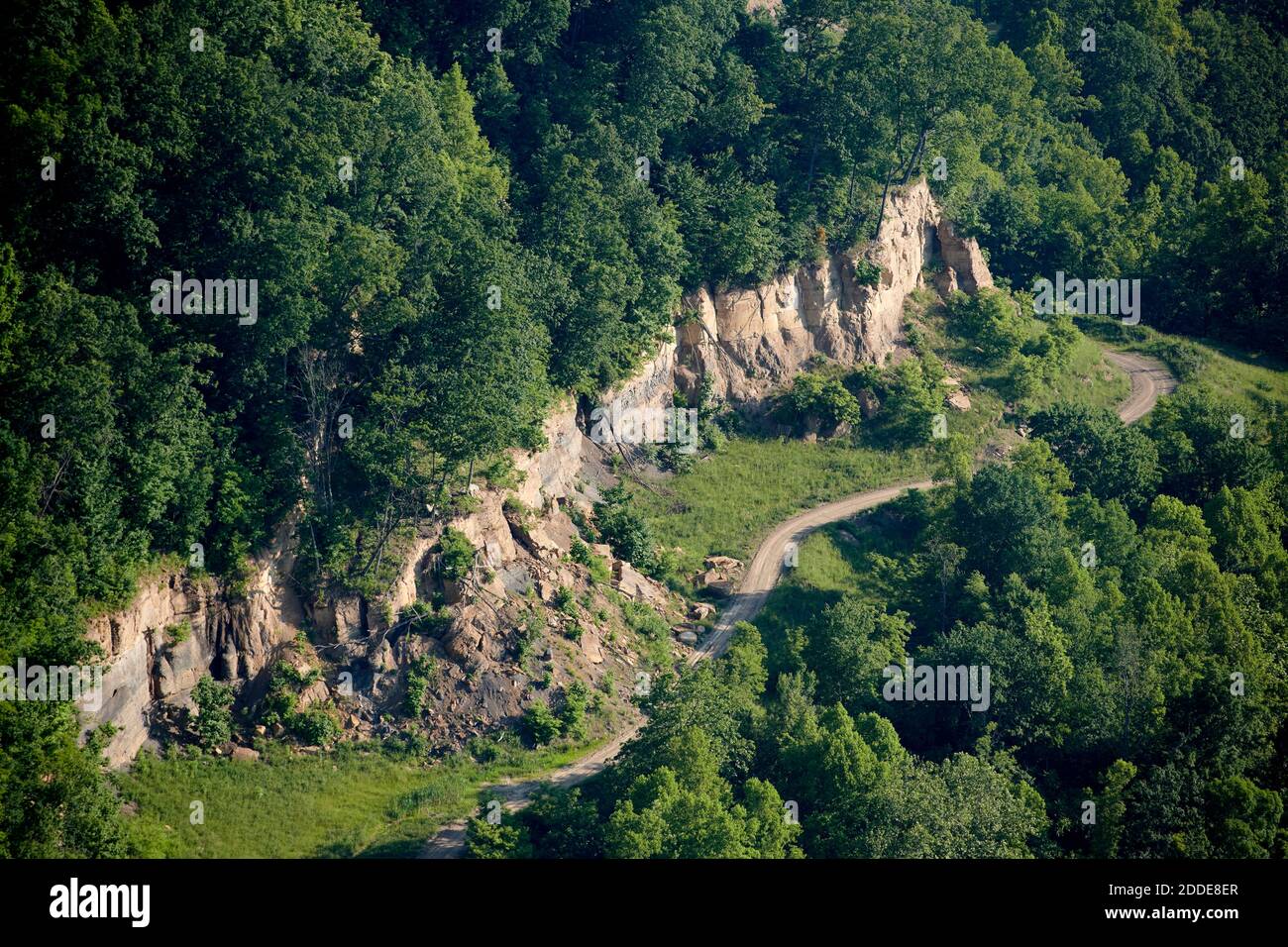 Luftaufnahme von Feldweg im Appalachischen Wald Stockfoto