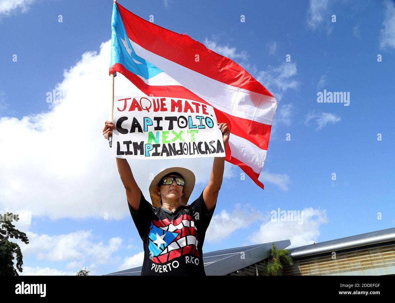 KEIN FILM, KEIN VIDEO, KEIN Fernsehen, KEINE DOKUMENTATION - Sandra Verdecia schließt sich einem marsch in San Juan an, einen Tag nachdem der Gouverneur von Puerto Rico Ricardo 'Ricky' Antonio Rossello Nevares angekündigt hatte, dass er mit Wirkung zum 2. August nach 13 Tagen Protesten in ganz Puerto Rico am Mittwoch, dem 25. Juli 2019, abtreten wird. Foto von Pedro Portal/Miami Herald/TNS/ABACAPRESS.COM Stockfoto