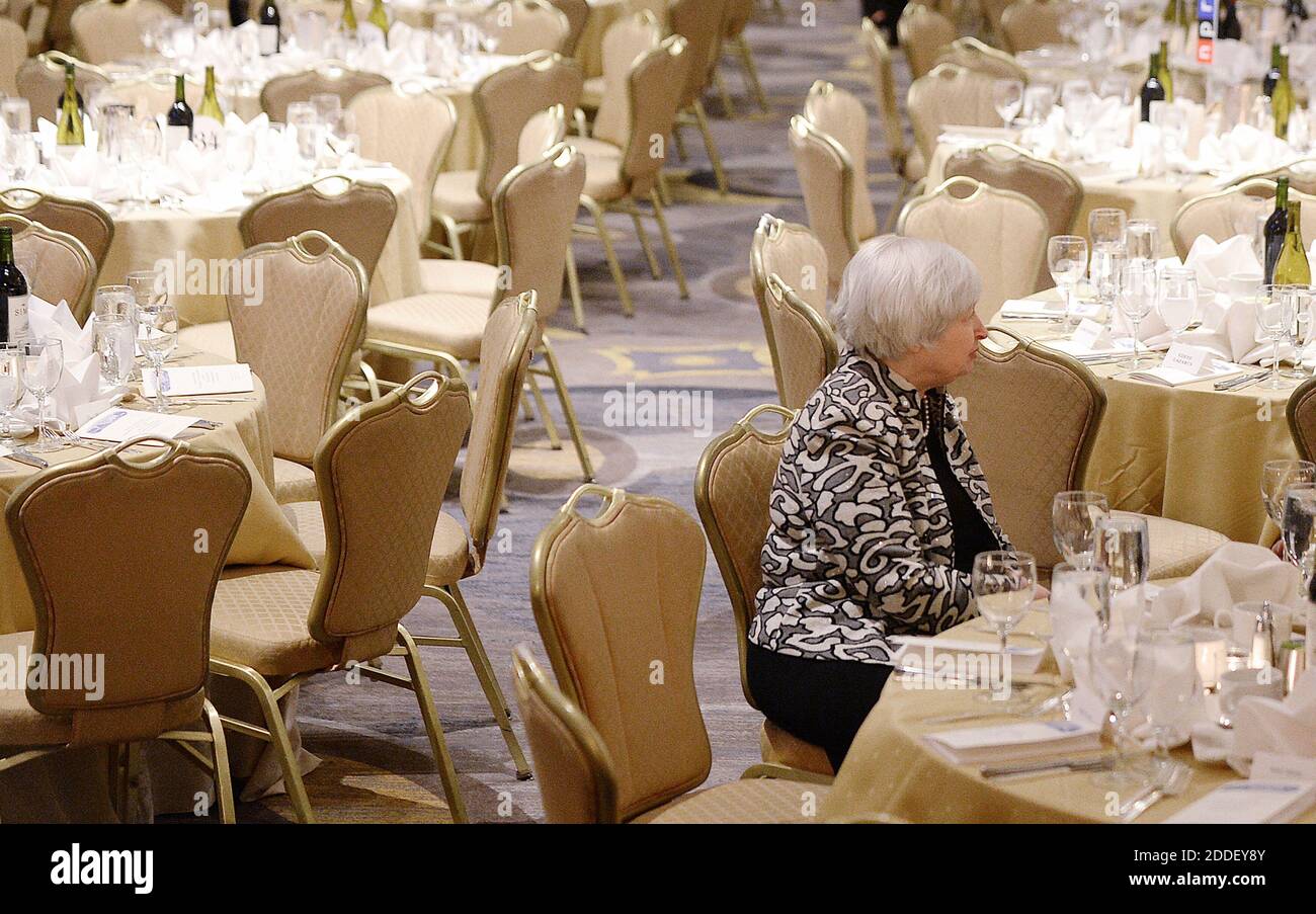 Janet Yellen, Vorsitzender der Federal Reserve, sitzt bei der jährlichen Gala der White House Correspondents Association im Washington Hilton Hotel am 3. Mai 2014 in Washington, DC.Quelle: Olivier Douliery / Pool via CNP /MediaPunch Stockfoto