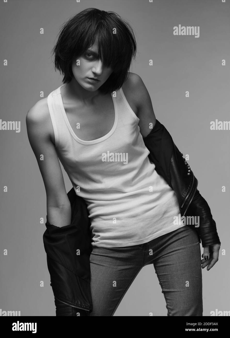 Androgyny weibliche Modell in Heroin chic Stil. Altes getöntes Bild Stockfoto
